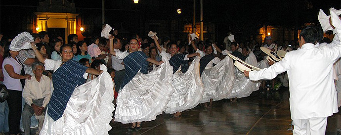 marinera-en-la-plaza