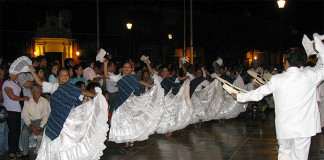 Marinera en la Plaza y en las Arenas