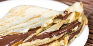 Panqueques rellenos con manjar blanco