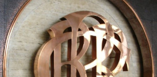 Escolares disputan premio del IX Concurso de Ensayos Económicos 2014