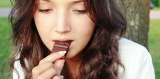 El chocolate reduce los accidentes cerebrovasculares, afirma estudio
