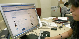 Por qué no se debe espiar a los ex en Facebook