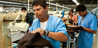 Importante diseñador de calzado capacita a fabricantes de Calzado en El Porvenir