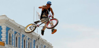 Miles de jóvenes se congregaron en la Plaza de Armas en «I Festival Trujillo Jóven 2012»