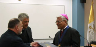 Arzobispo de Trujillo recibió distinción honorífica