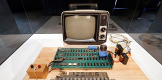Subastan una de las primeras computadoras creadas por Apple