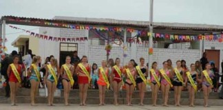 Reinas y bastoneras llegaron al Hogar de la Niña