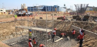 Colocan bases y pilares para puentes en baipás del óvalo Grau