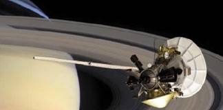 Descubren océano líquido bajo una luna de Saturno
