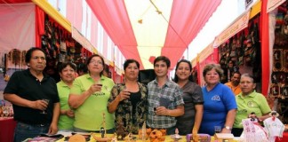 Feria de artesanos en Paseo Peatonal Pizarro por el Día de la Madre