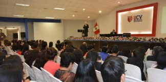 Autor de bestseller «Nos habíamos choleado tanto» disertó en la UCV