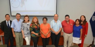 Autoridades reunidas a fin de ofrecer calidad en educación universitaria