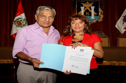 RECONOCEN-A-TRABAJADORA-QUE-OCUPO-PRIMER-LUGAR-EN-EVALUACIÓN-DE-SERVIR