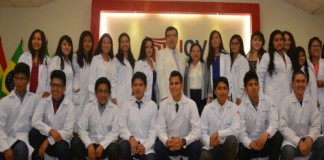 Futuros médicos recibieron distintivo académico