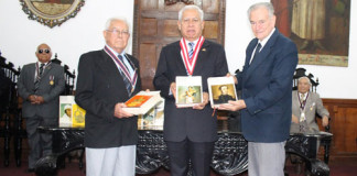 Pro Marina donó una valiosa colección de libros «Historia Marítima del Perú» a la UNT