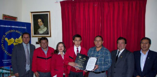 Entregan Beca de Estudios a ganador de Concurso Interprovincial de Matemática