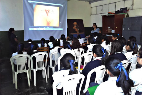 coprosec-de-trujillo-capacito-sobre-sexualidad-a-alumnos-de-la-ie-san-nicolas