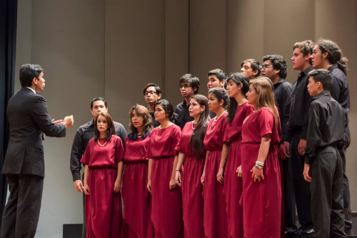 coro-maria-callas-de-ecuador-en-trujillo