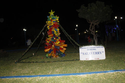 arboles-elaborados-material-reciclado-salaverry
