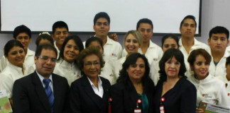 Entregan Tabla Nutricional de Alimentos Peruanos a Estudiantes de UCV