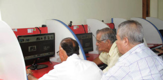 Adultos mayores se benefician con curso de computación de la Biblioteca Municipal