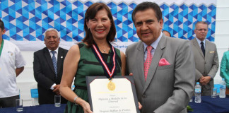 Otorgan Diploma y Medalla de La Libertad a presidenta de EsSalud