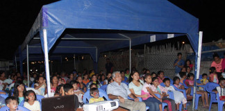 Programa ‘Barrio Cine’ proyectó película en Brisas de Salaverry