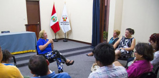 Destacada artista limeña brindó conferencia en Trujillo