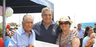 Pobladores reciben títulos de propiedad en La Esperanza