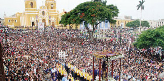 Vía Crucis Arquidiocesano en la Plaza de Armas de Trujillo