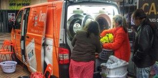 Lavandería móvil busca ayudar a las personas sin hogar