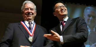 Mario Vargas Llosa recibió el premio Leyenda Viva de la Biblioteca del Congreso de EEUU