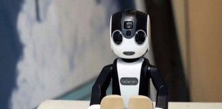 «Robohon» el primer móvil robótico