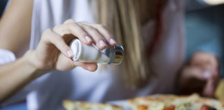 Consumo diario de sal no debe ser mayor de cinco gramos
