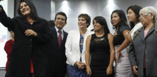 Jóvenes se suman a la fila de futuros abogados en el Perú