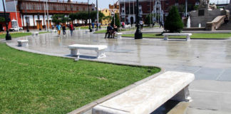 Trabajos de limpieza de las bancas de la Plaza de Armas concluirán antes de lo previsto
