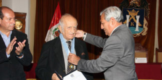 Otorgaron condecoración al artista plástico Fernando de Szyszlo