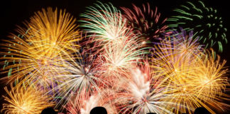 Entel presentó espectáculo de fuegos artificiales y música