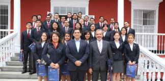 Delegación de Escuela Diplomática visitó al gobernador regional