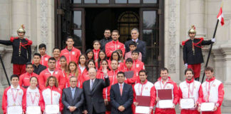 Pedro Pablo Kuczynki condecoró a deportistas que obtuvieron «Laurales Deportivos»