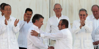 Santos y «Timochenko» firmaron el acuerdo de paz en Colombia