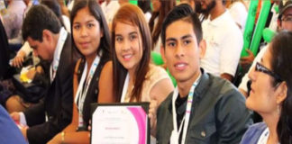 Escolares peruanos fueron premiados por crear crema que cura el vitíligo