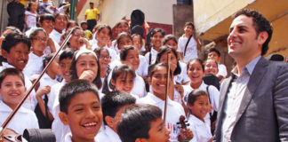 “Sinfonía por el Perú” de Juan Diego Flórez beneficiará a jóvenes trujillanos