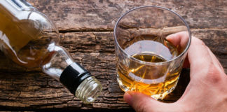 Estudio detalla que consumo excesivo de alcohol aumenta riesgo de enfermarse