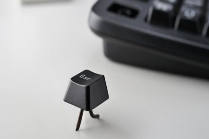 tecla-escape-desaparece-teclados-macbook-pro
