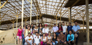 Universitarios de Colombia emocionados al conocer Chan Chan