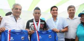 Futbolista Christian Cueva es reconocido por la MPT