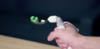 Inventan cuchara que ayudará comer a quienes padecen de Parkinson