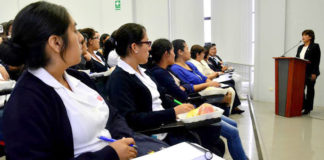 Escuela de Enfermería de UCV sobre insuficiencia cardiaca congestiva