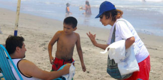 UPAO reanuda campaña Playas limpias en Salaverry
